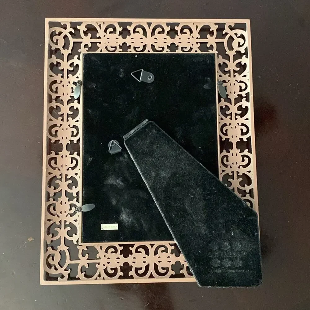 Vintage Sixtrees metal filigree open 5x7” photograph frame‎